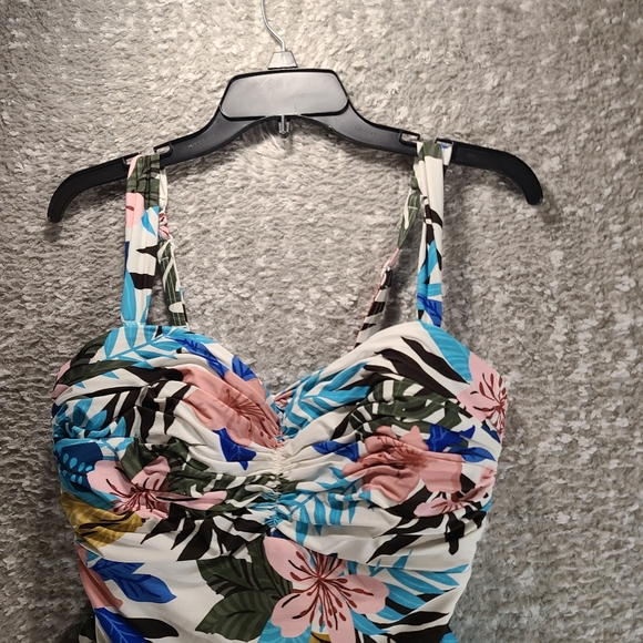 Coco Reef Bra Sized 38C One Piece Swimsuit Floral Tropical Underwire Lined Nylon - Picture 4 of 11